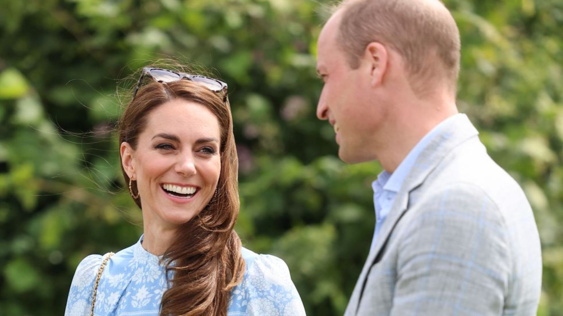 A Royal Summer – Princess Kate Middleton Donnes A Floral Baby-Blue Dress